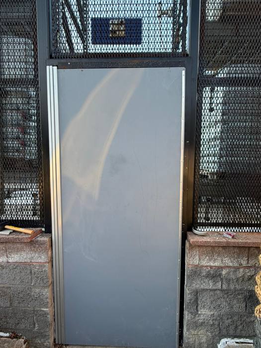 bottom door pivot repair 01