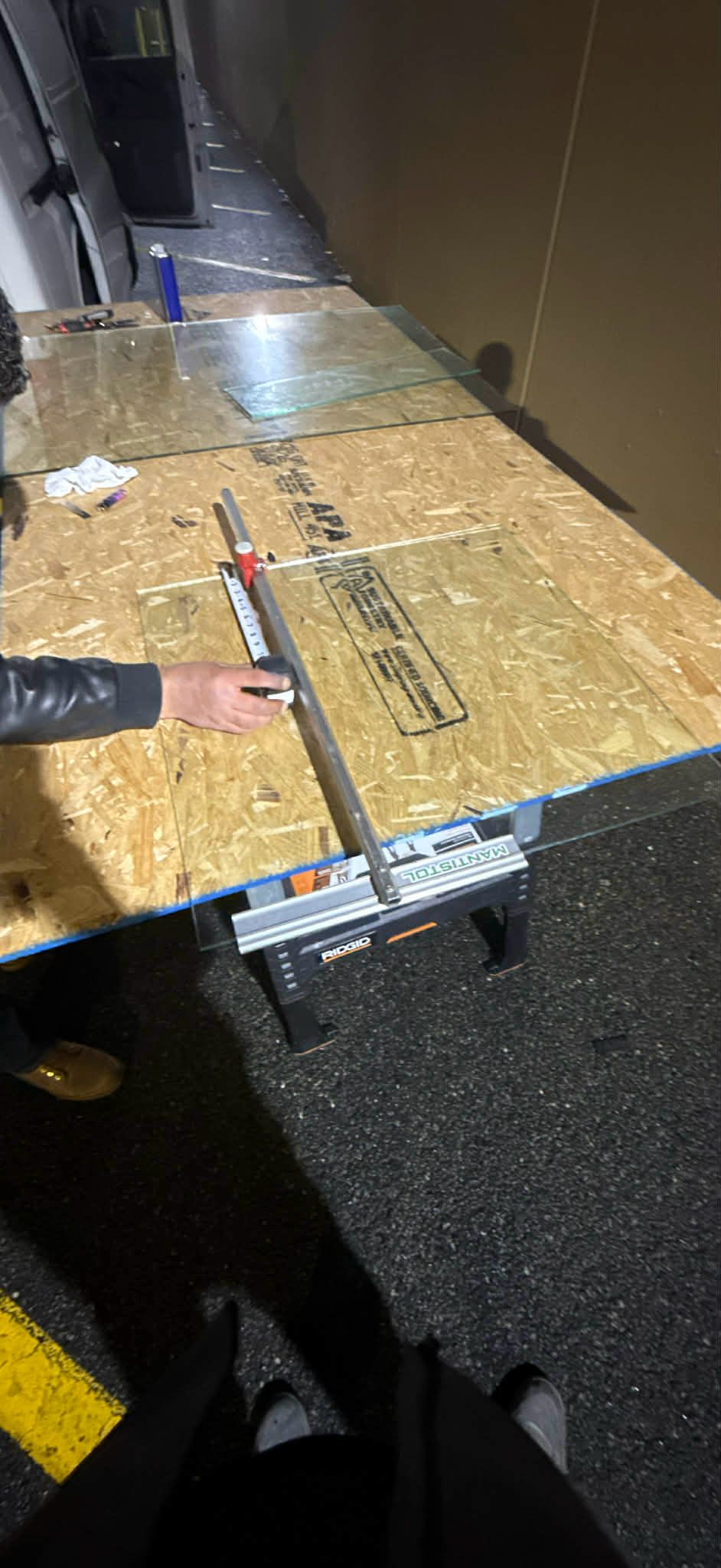 glass cutting workbench service