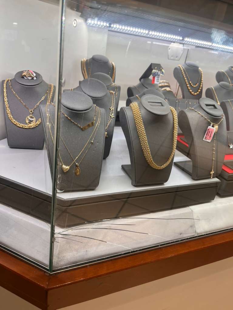 jewelry store glass display counter 02