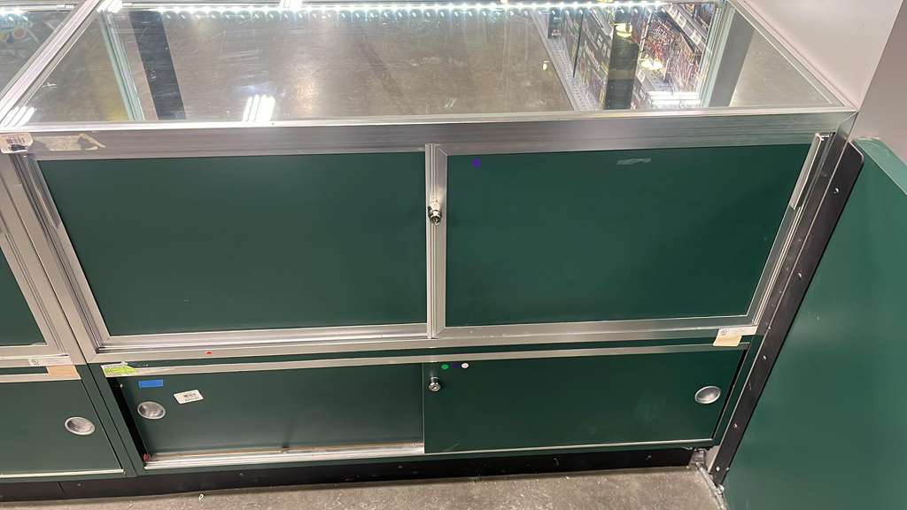 retail counter glass panel repair 01