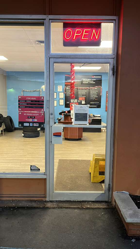 Commercial storefront entry door requiring emergency glass and door service in Washington DC